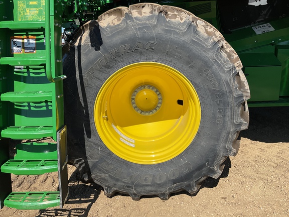 Used 2025 John Deere S7 800 Combines at Horizon Ag & Turf in Westlock, AB - Photo24