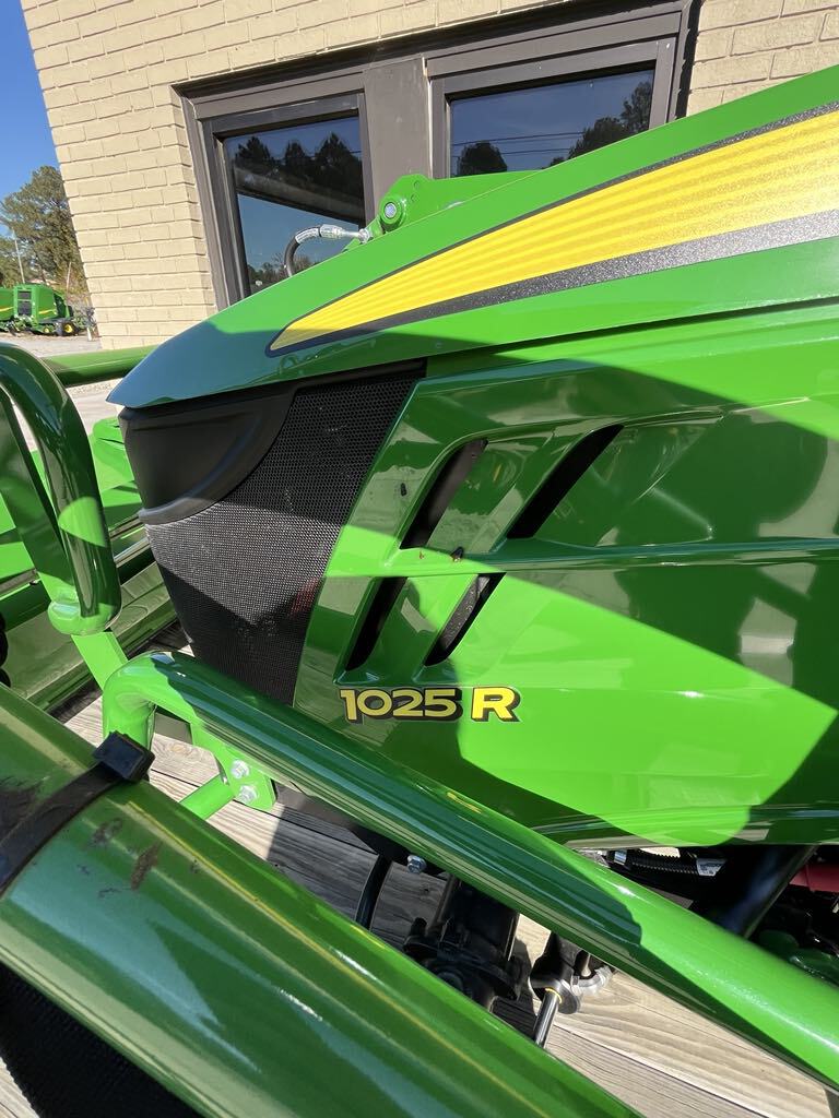 John Deere 1025R Image 4