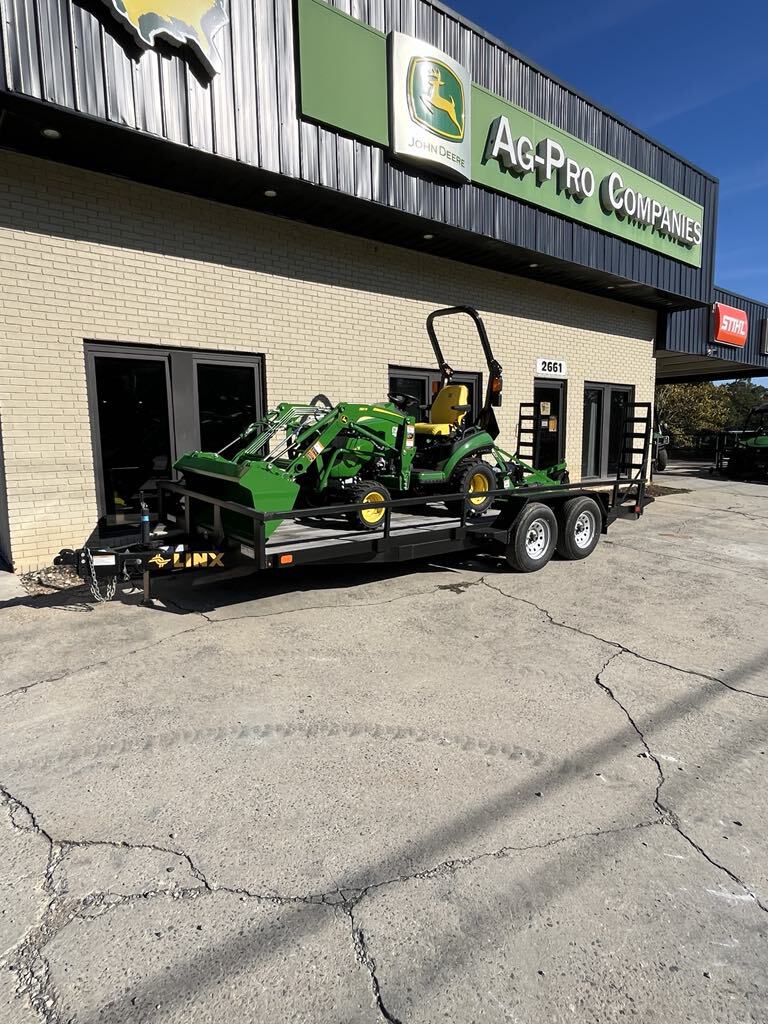 John Deere 1025R Image 1