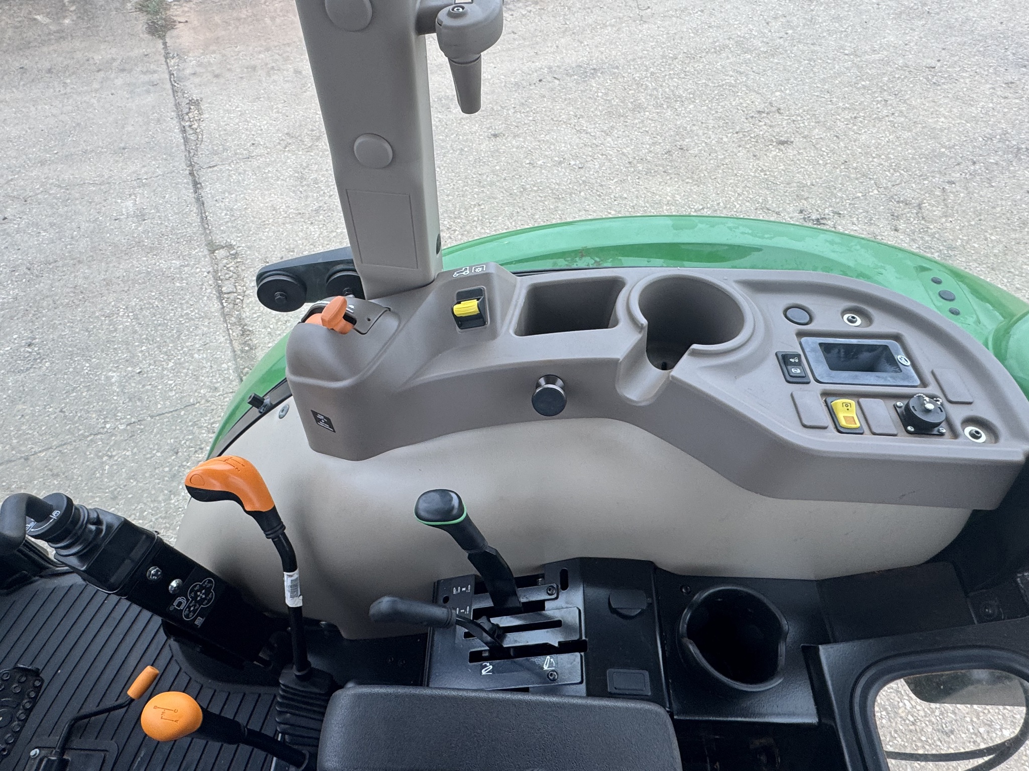 2024 John Deere 5060E Image 9