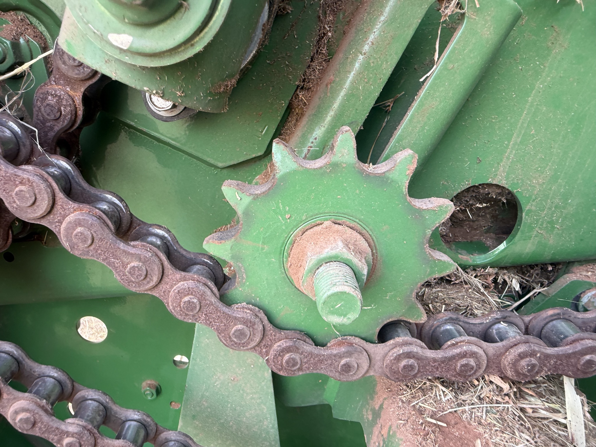 2019 John Deere 560M Image 9