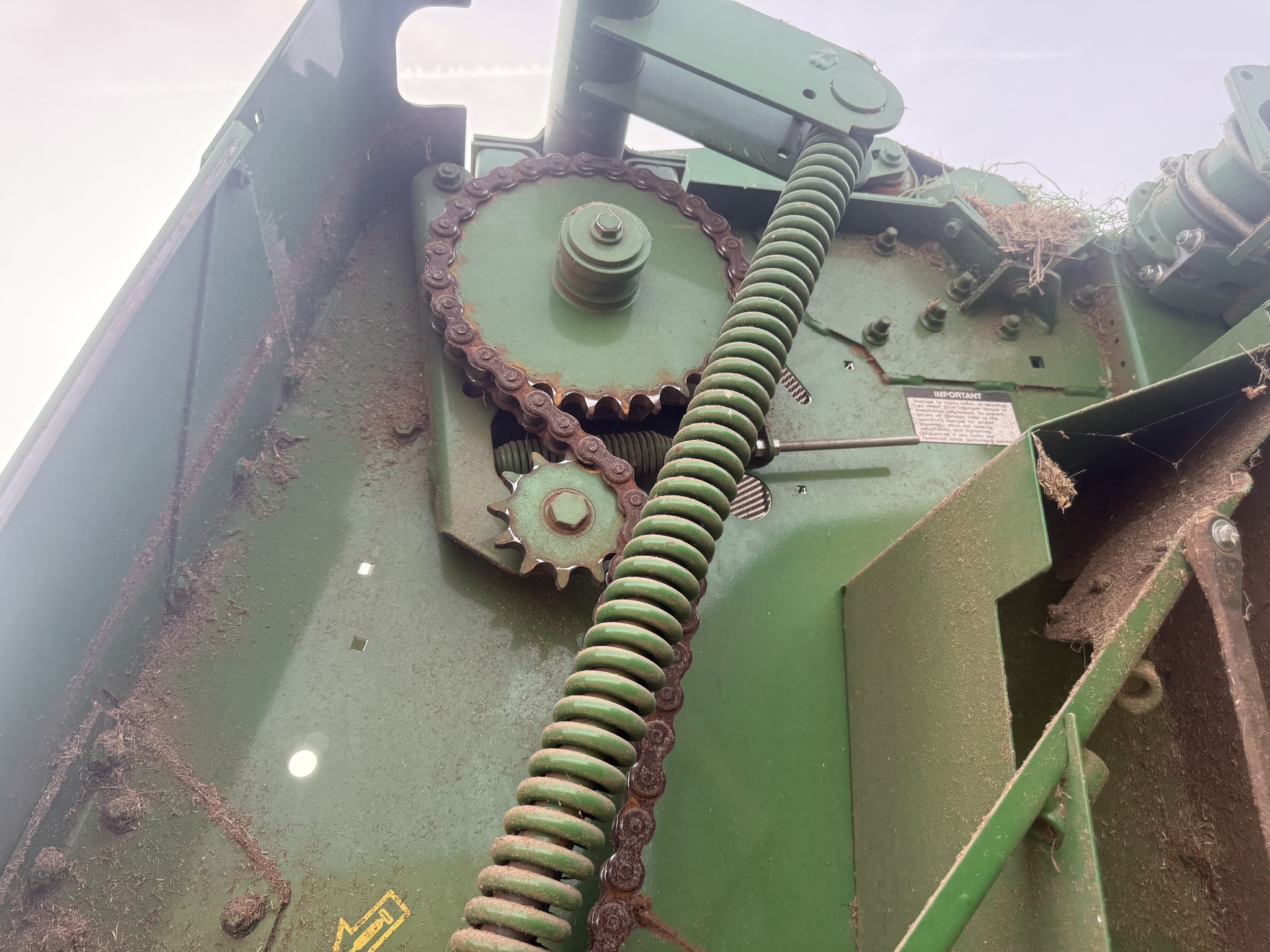 2019 John Deere 560M Image 8