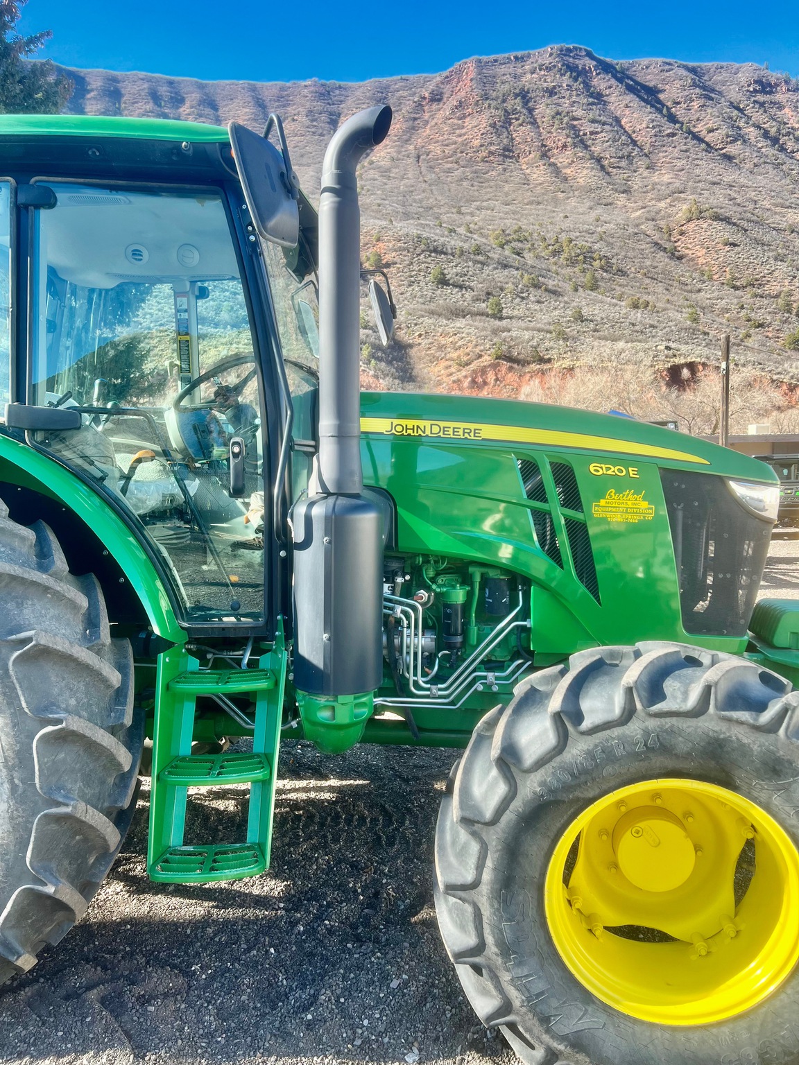 2020 John Deere 6120E Image 4