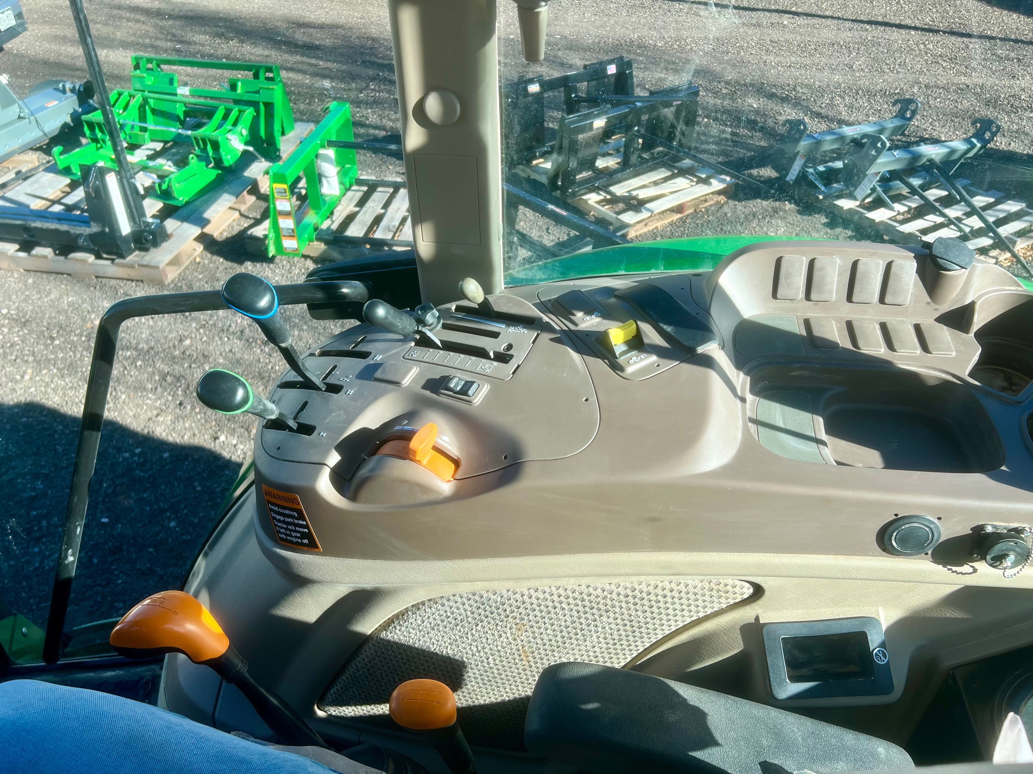 2020 John Deere 6120E Image 8