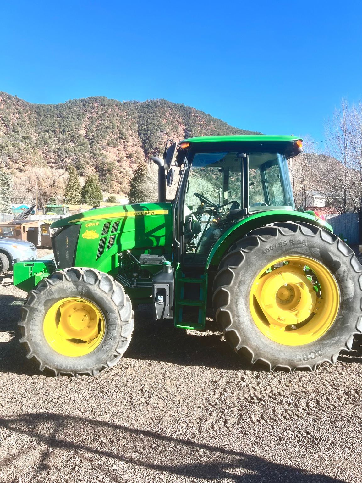 2020 John Deere 6120E Image 2