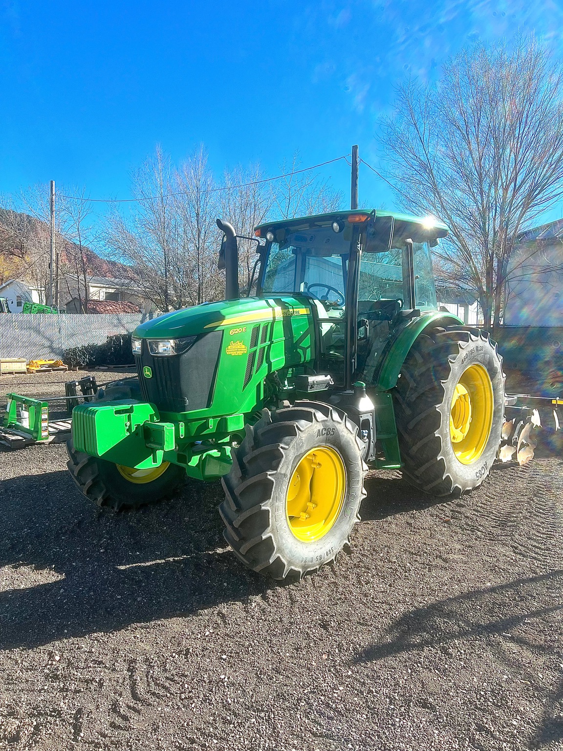 2020 John Deere 6120E Image 1