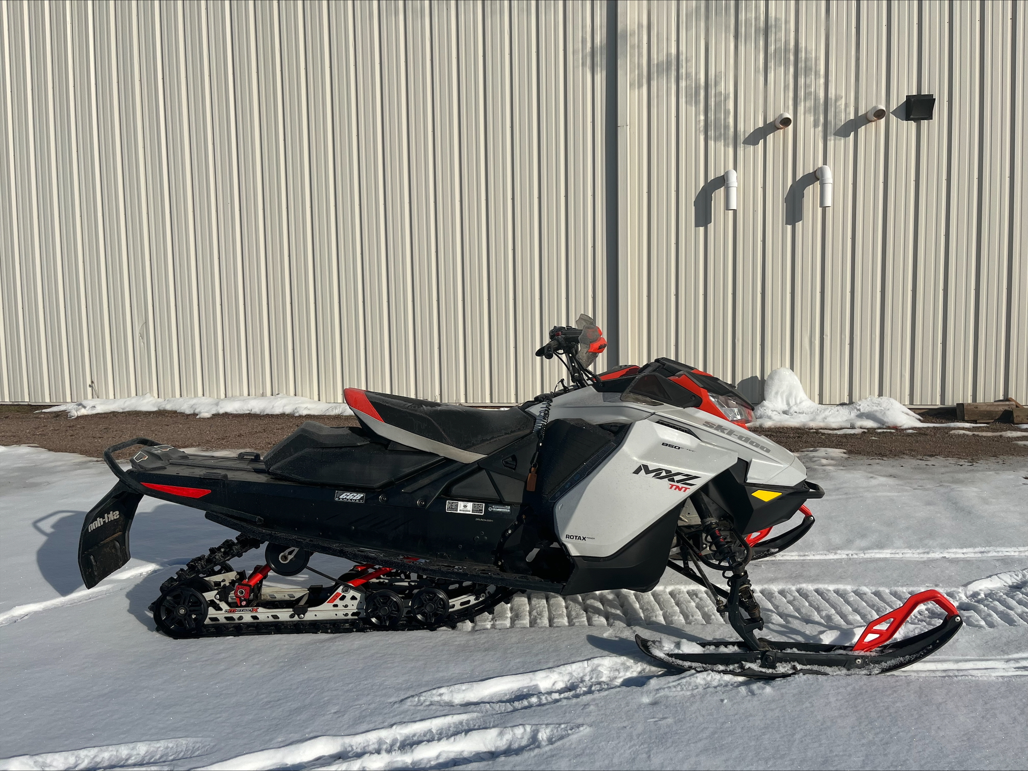 2022 Ski Doo MXZ TNT 850 Image 1