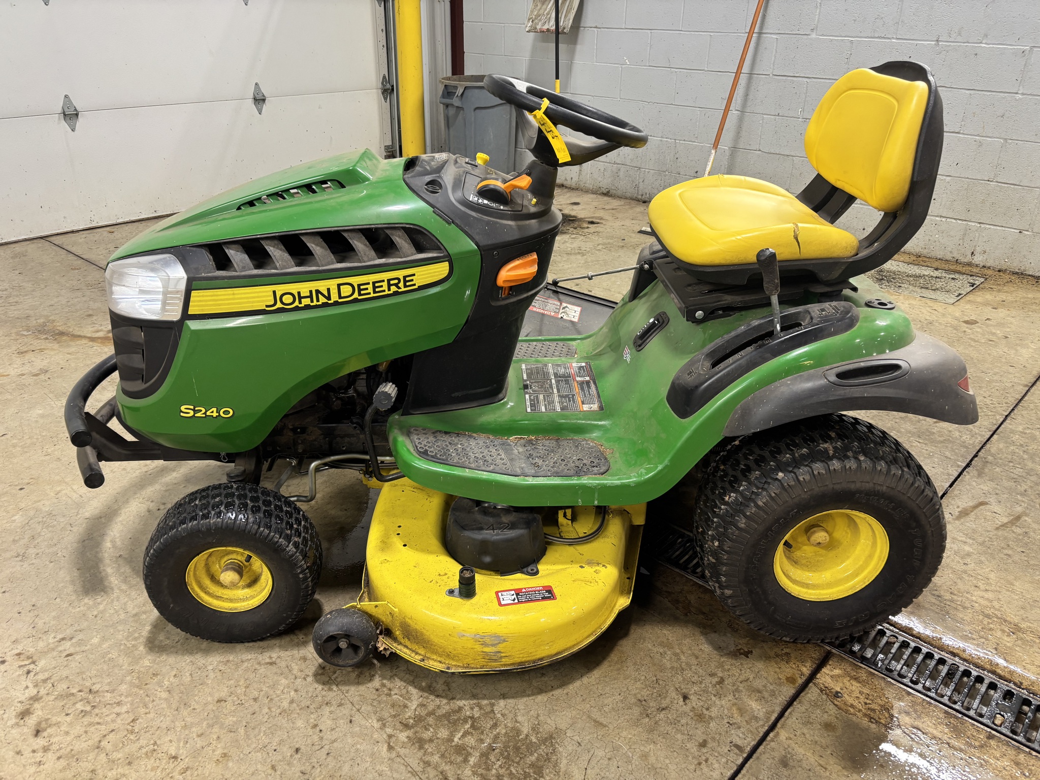 Used 2017 John Deere S240 Lawn & Garden Tractors at Koenig Equipment in Botkins, OH - PhotoXL7