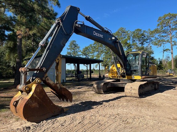 2023 John Deere 210G LC