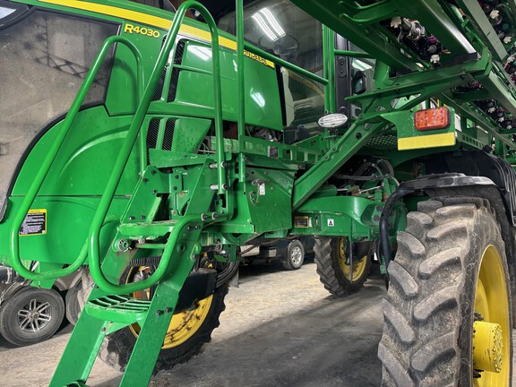 Photo of 2021 John Deere R4030