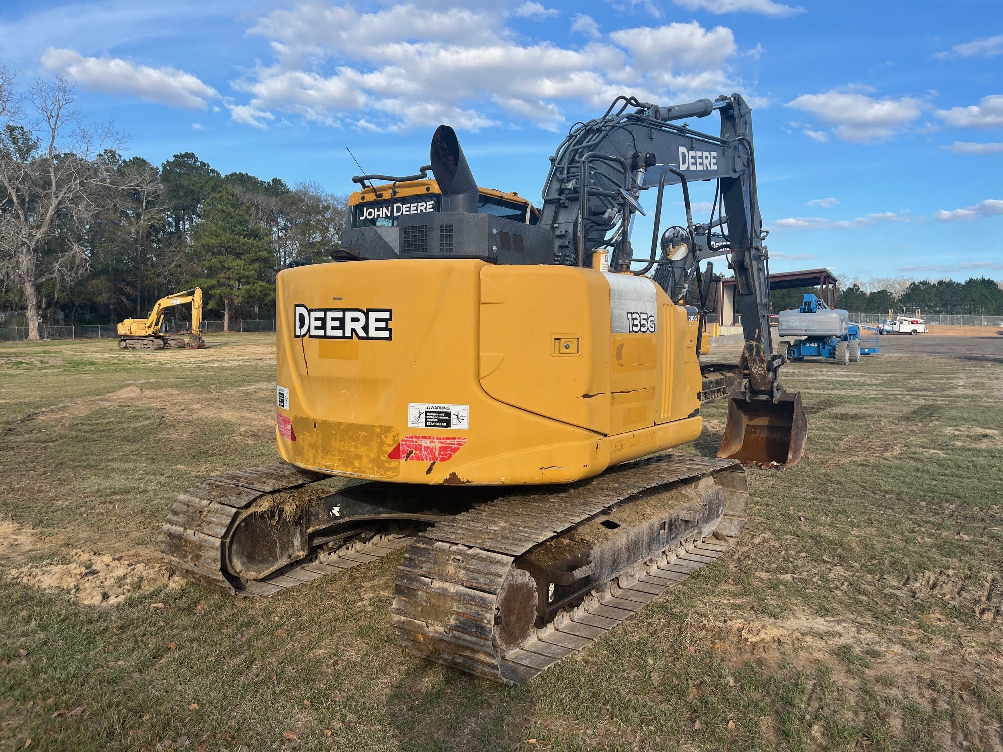 2018 John Deere 135G Image 3