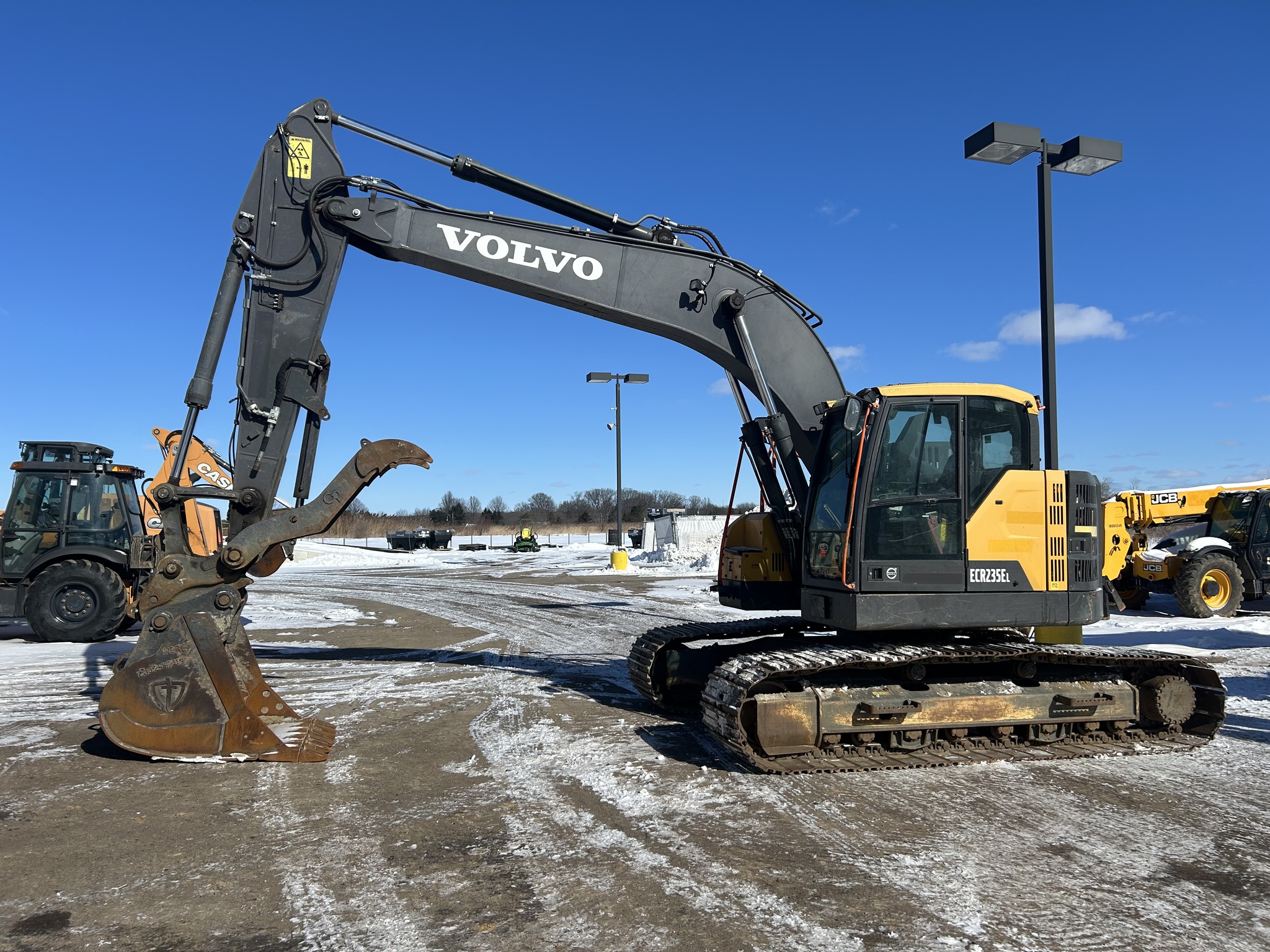2017 Volvo EC235EL Image 1