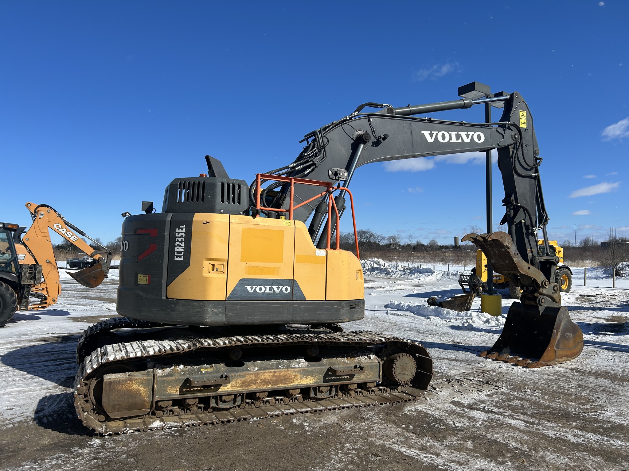 2017 Volvo EC235EL Image 3