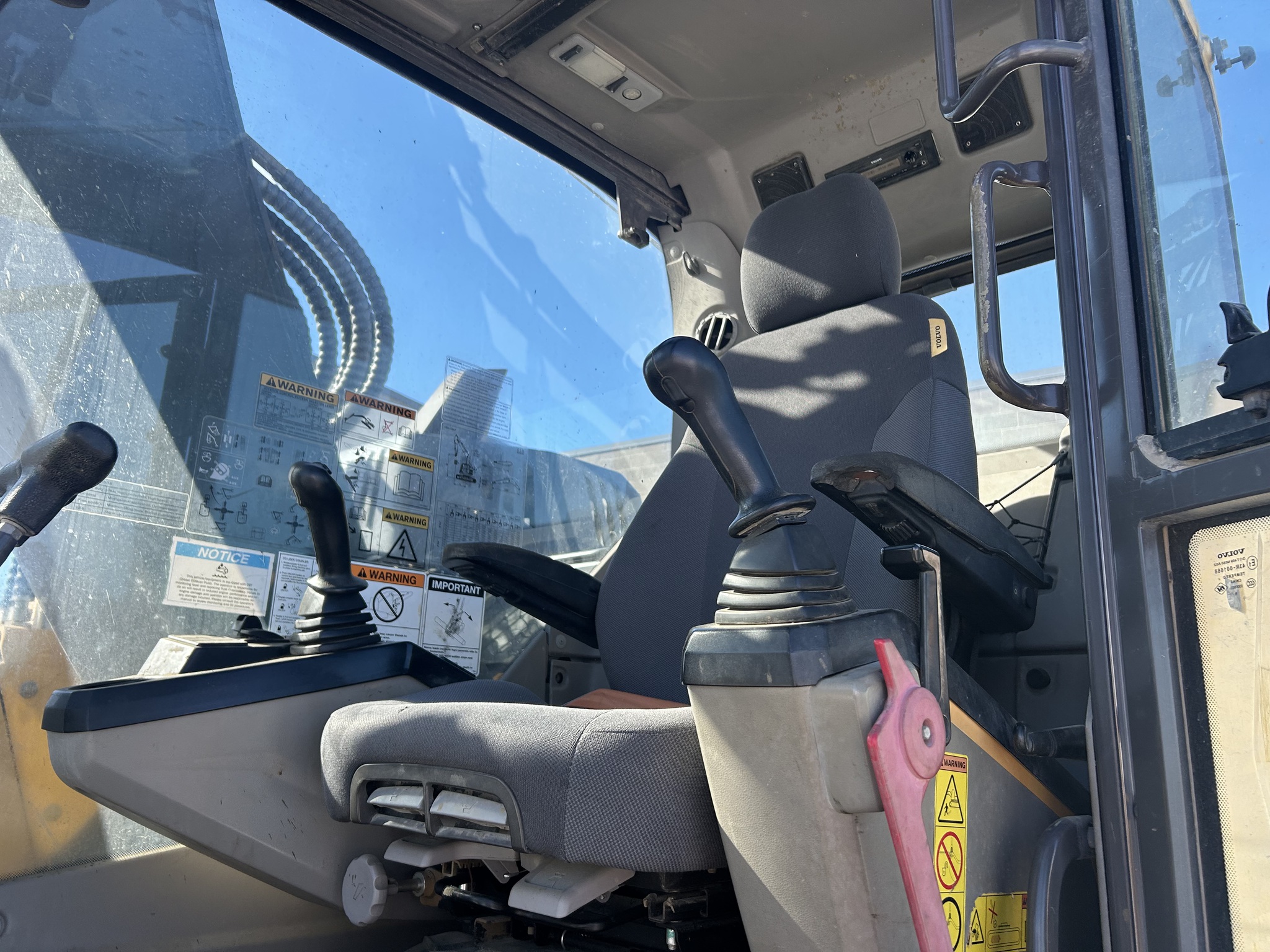 2017 Volvo EC235EL Image 14