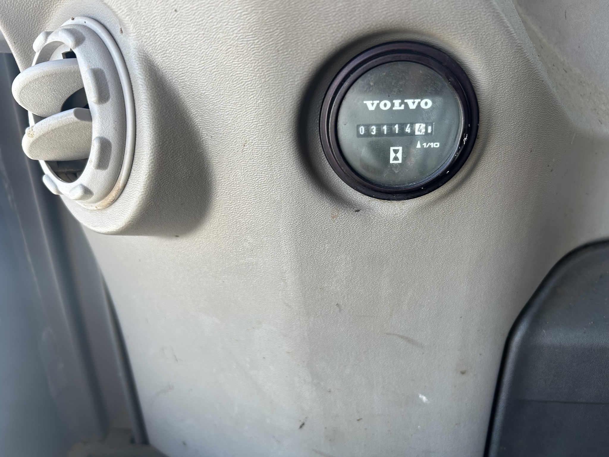 2017 Volvo EC235EL Image 16