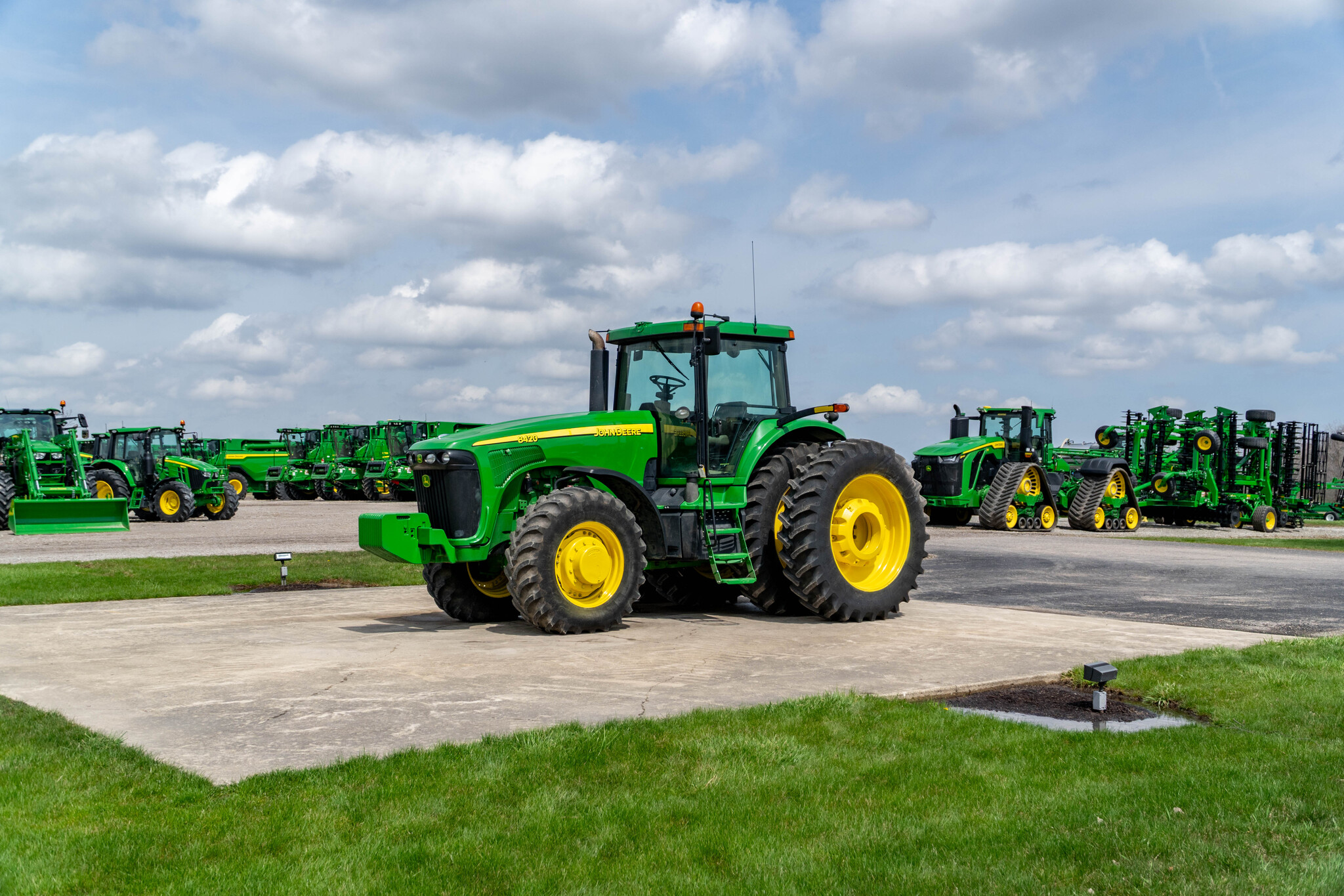 Used 2005 John Deere 8420 Row Crop Tractors at Koenig Equipment in Anna, OH - PhotoXL0