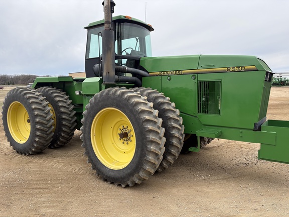  John Deere 8570