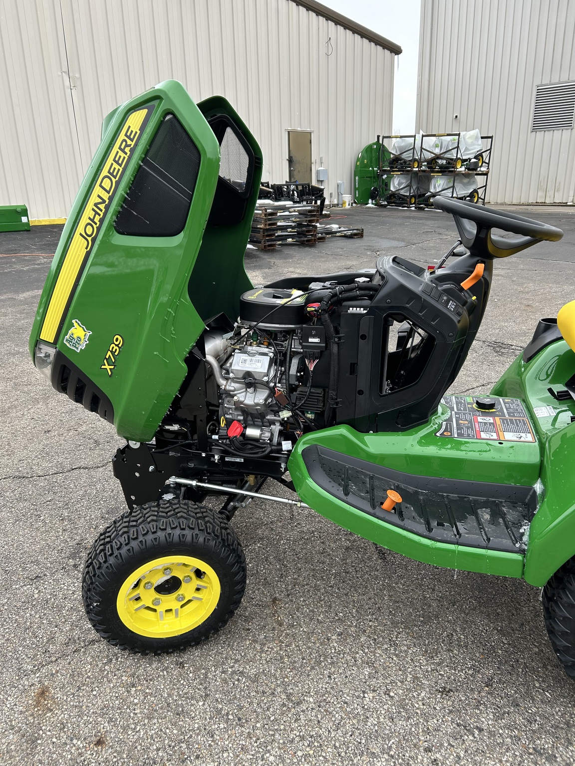 2026 John Deere X739 Image 9