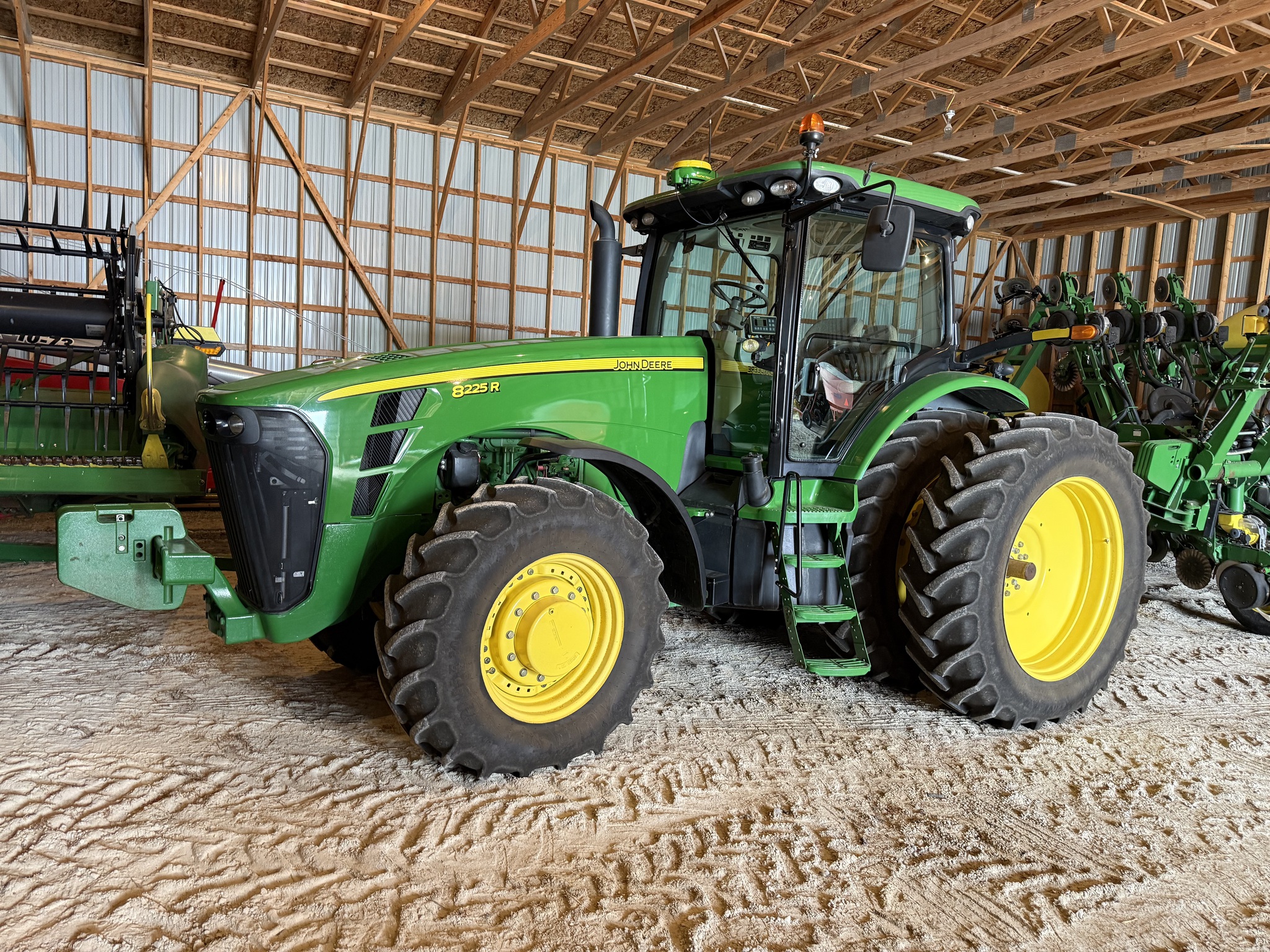 2010 John Deere 8225R Image 1