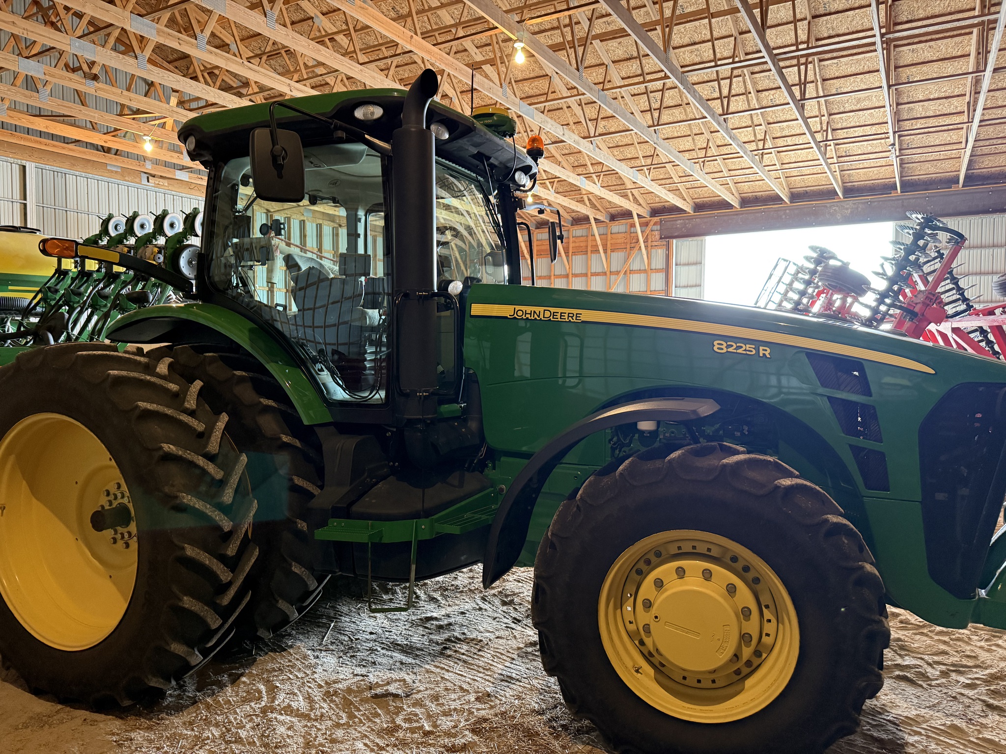 2010 John Deere 8225R Image 4