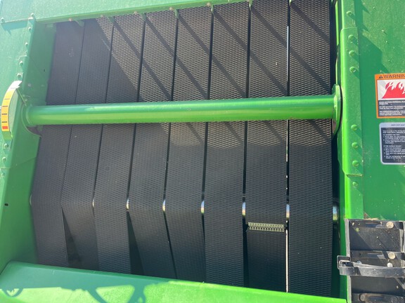 2000 John Deere 566