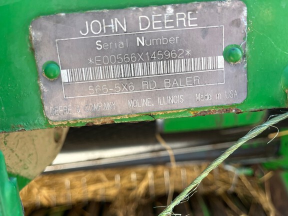 2000 John Deere 566