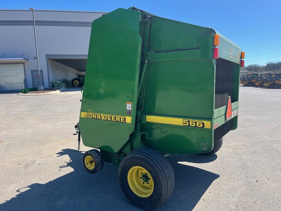 2000 John Deere 566