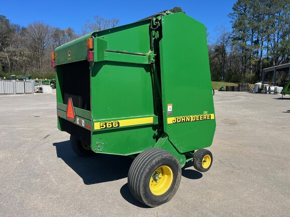 2000 John Deere 566