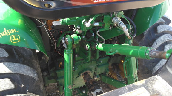 Photo of 2015 John Deere 3033R