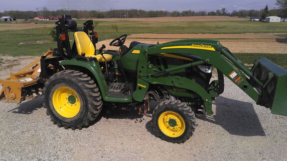 Photo of 2015 John Deere 3033R