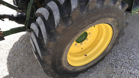 Photo of 2015 John Deere 3033R