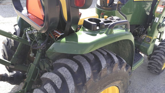 Photo of 2015 John Deere 3033R