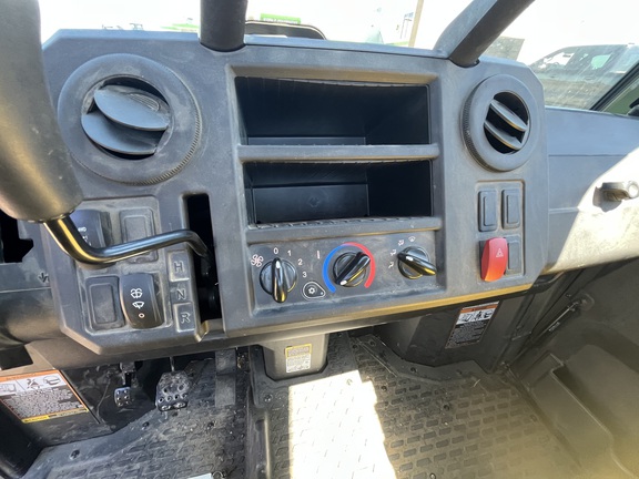2020 John Deere XUV 835M - Photo25