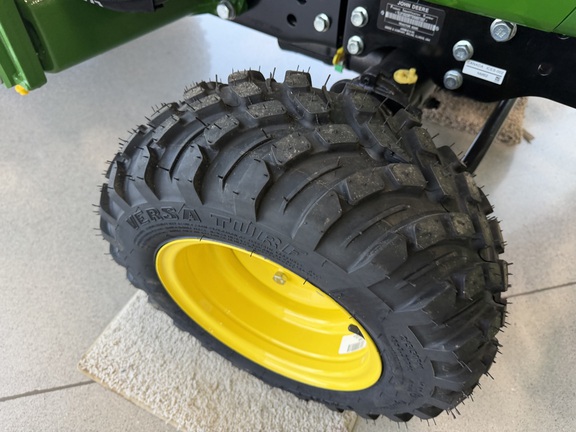 2025 John Deere 1025R - Photo8