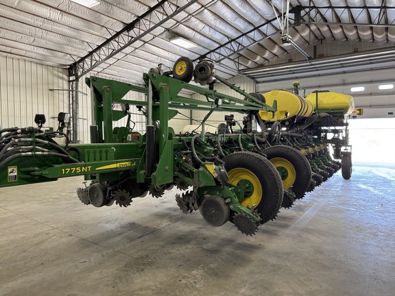 2015 John Deere 1775NT - Photo16