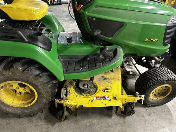 Photo of 2021 John Deere X750
