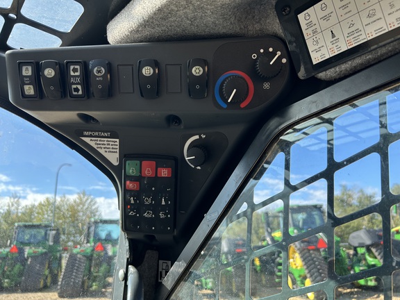 Used 2024 John Deere 325G Compact Track Loaders at Horizon Ag & Turf in High Prairie, AB - Photo10