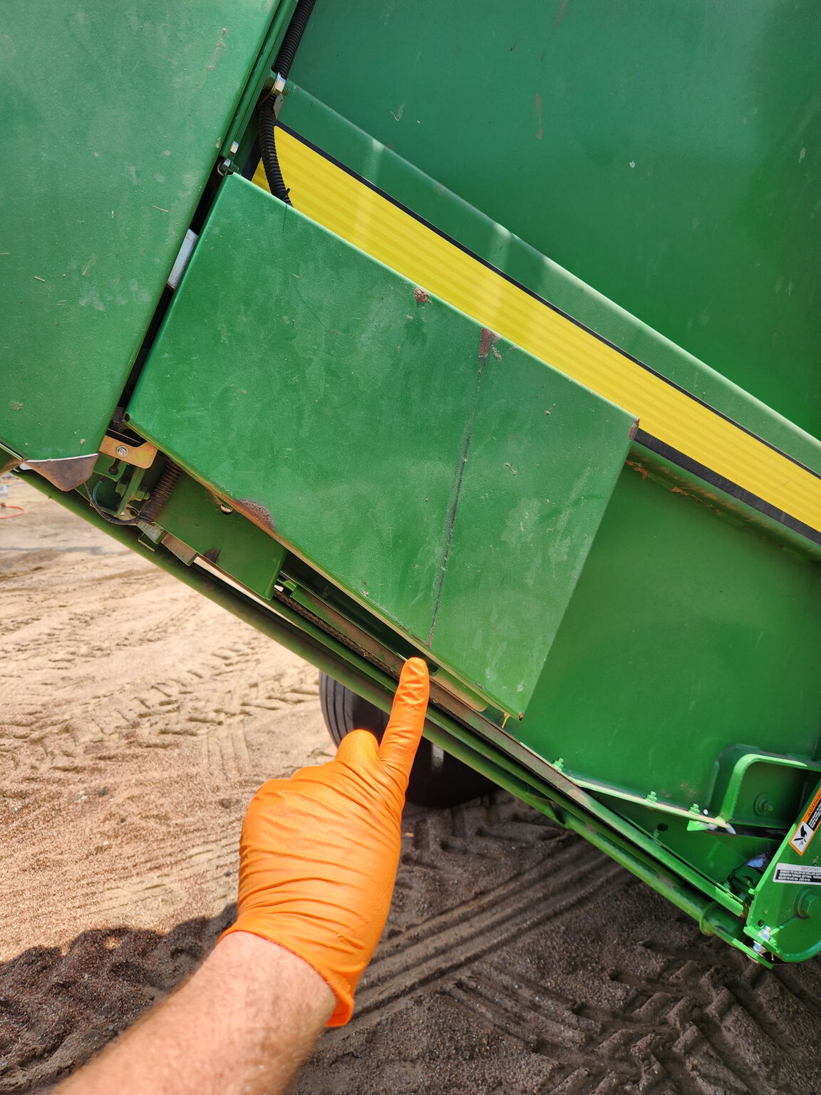 2014 John Deere 569 Image 2