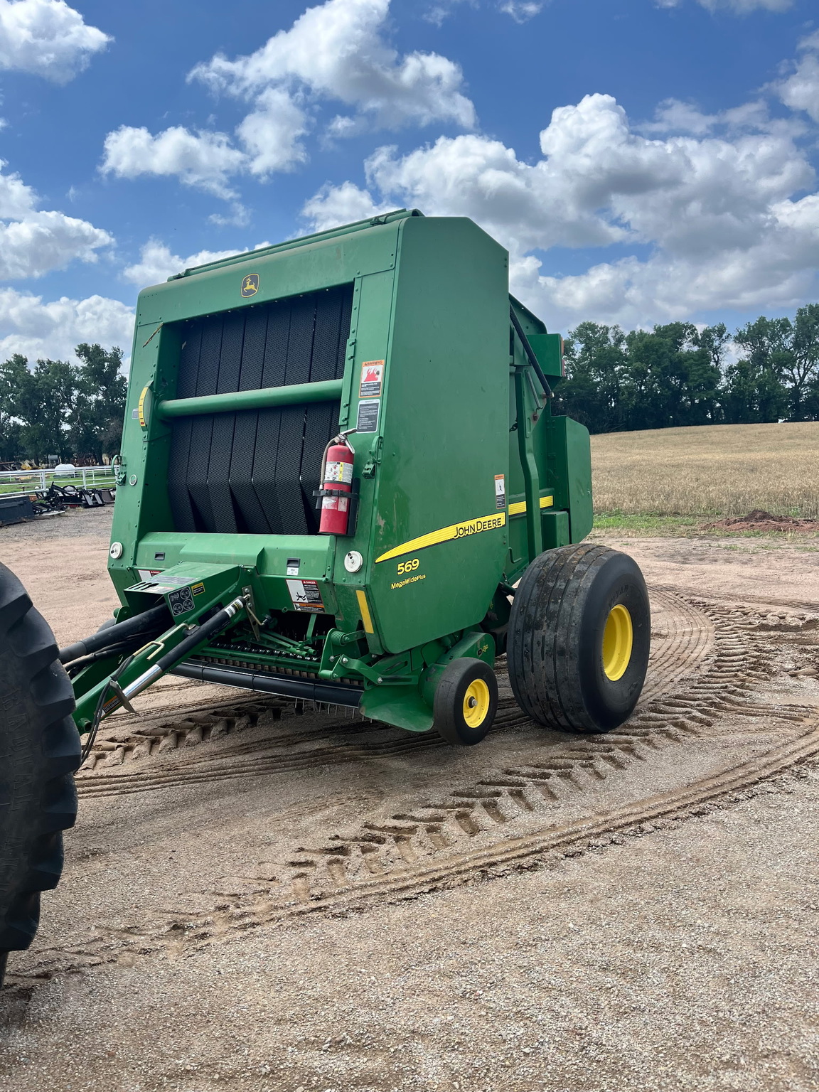 2014 John Deere 569 Image 4
