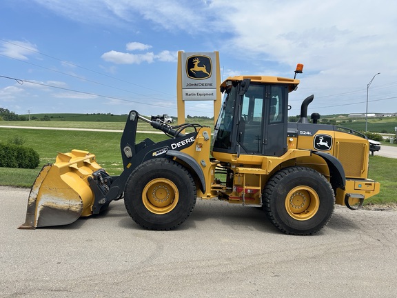 Photo of a 2020 John Deere 524L
