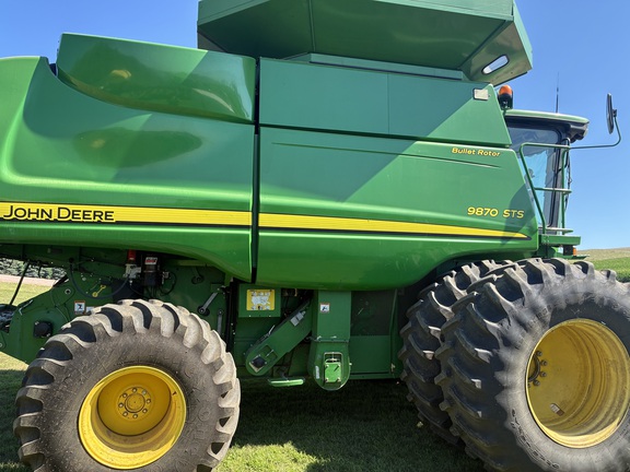 2011 John Deere 9870 STS (3rd thumbnail)