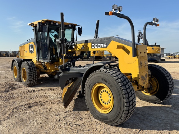 2021 John Deere 772G