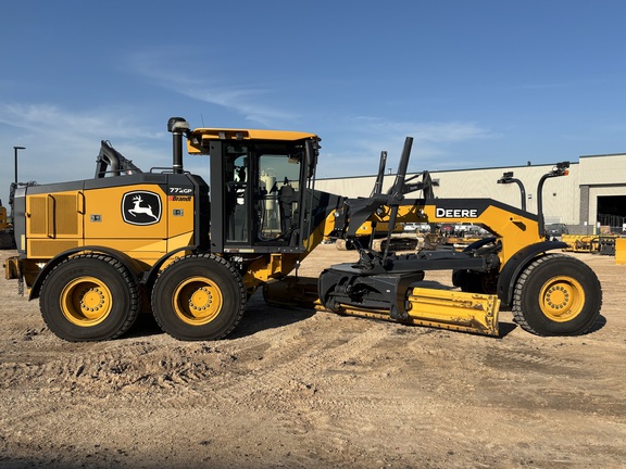 2021 John Deere 772G