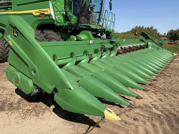  John Deere C18R
