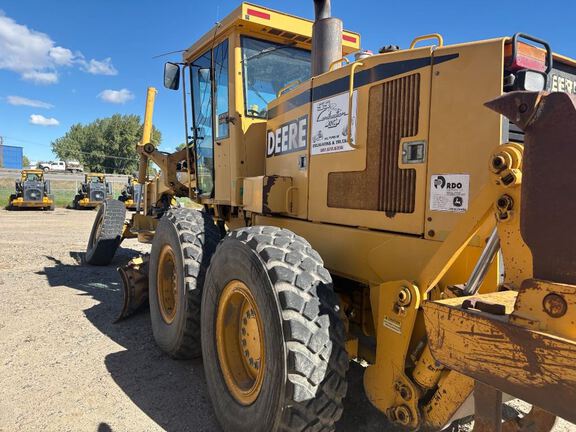 1999 John Deere 772CH