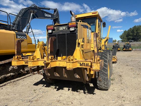 1999 John Deere 772CH