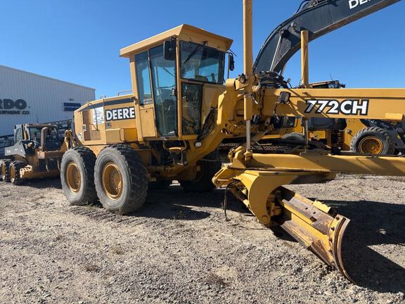 1999 John Deere 772CH