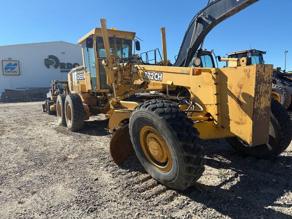 1999 John Deere 772CH