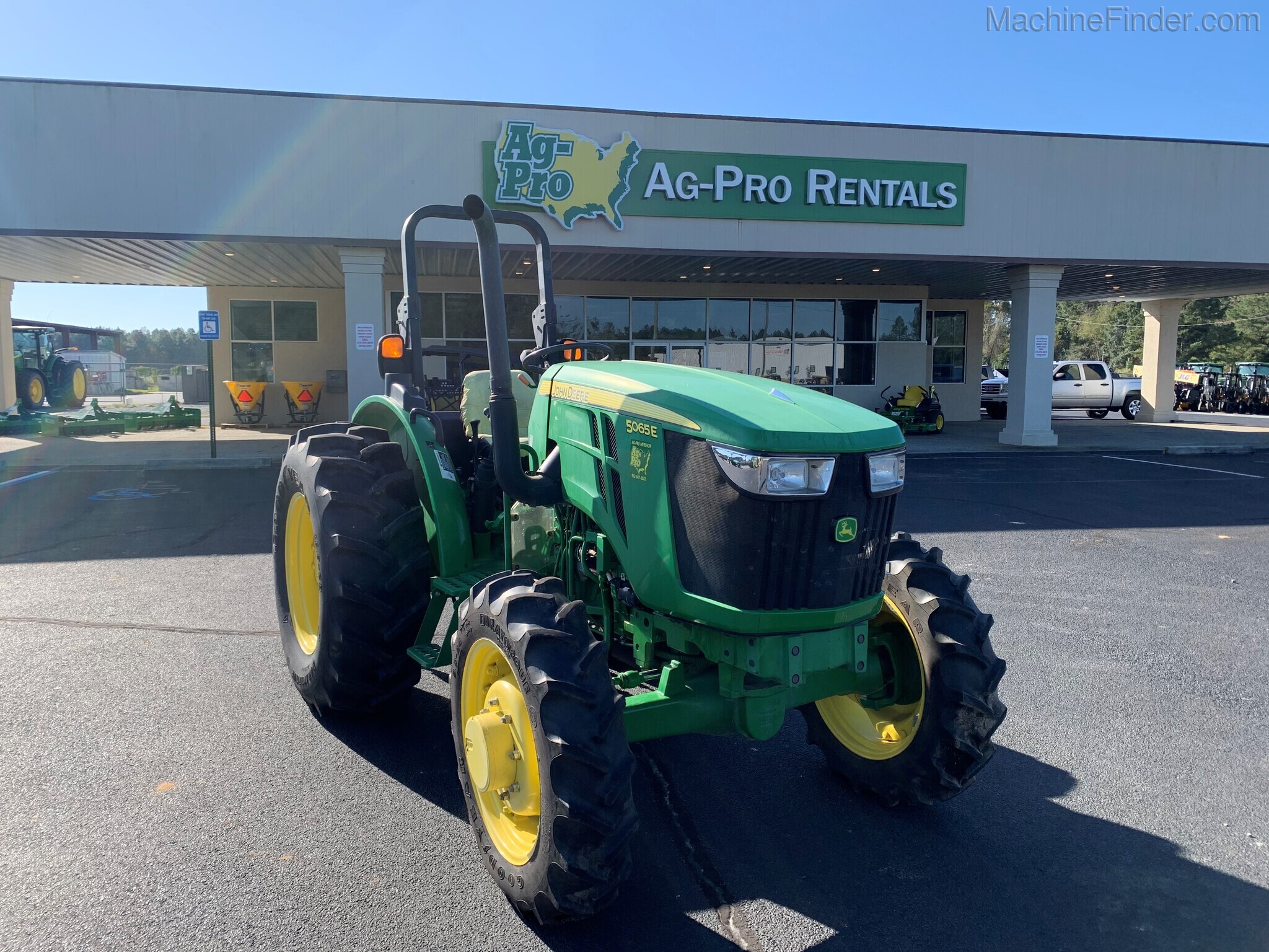 2015 John Deere 5065E Image 1