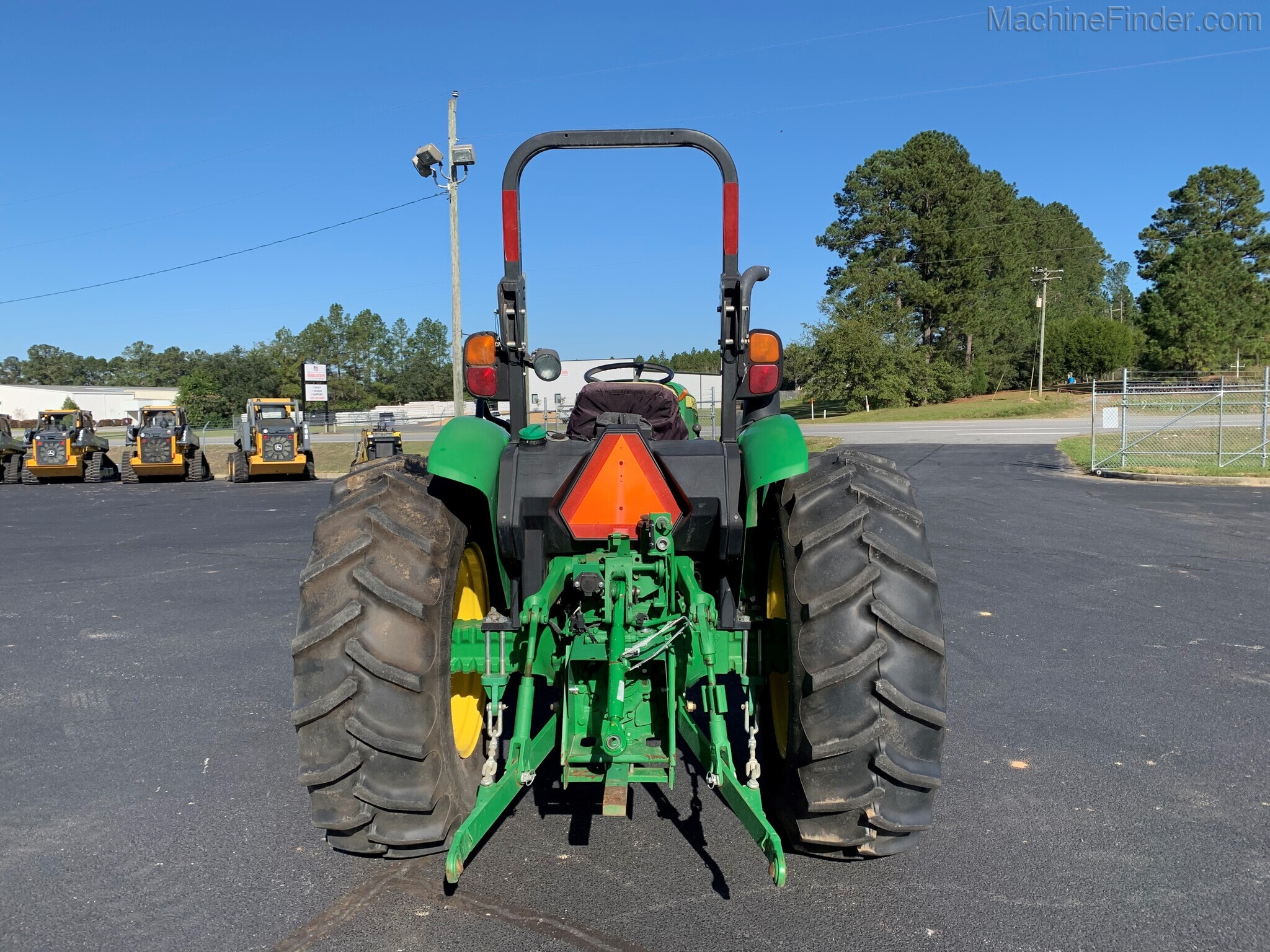 2015 John Deere 5065E Image 4